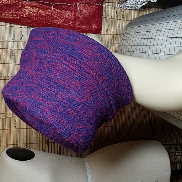 Gorgeous Blue and Burgundy Heavyweight Hat - Picture 4 of 7